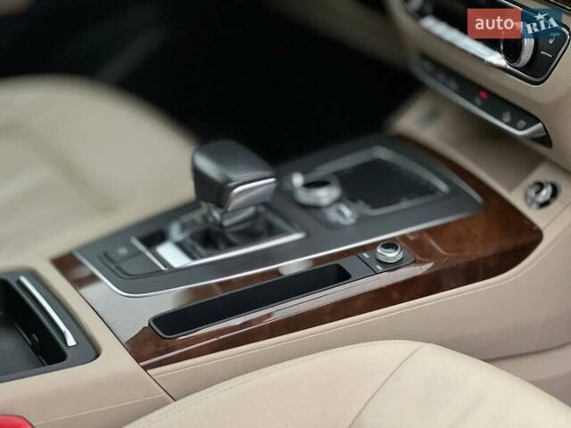 Белый Ауди Ку 5, объемом двигателя 2 л и пробегом 142 тыс. км за 25990 $, фото 68 на Automoto.ua