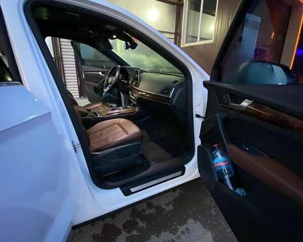 Білий Ауді Ку 5, об'ємом двигуна 1.98 л та пробігом 208 тис. км за 22950 $, фото 9 на Automoto.ua