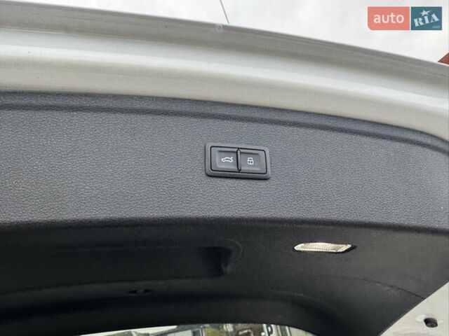 Белый Ауди Ку 5, объемом двигателя 1.98 л и пробегом 238 тыс. км за 18500 $, фото 31 на Automoto.ua