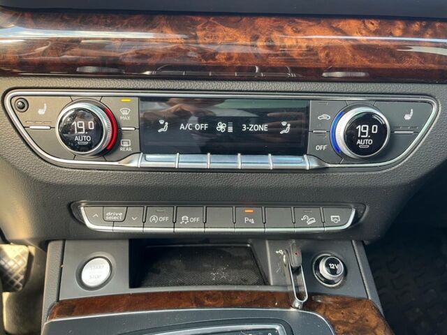 Белый Ауди Ку 5, объемом двигателя 2 л и пробегом 187 тыс. км за 27300 $, фото 30 на Automoto.ua