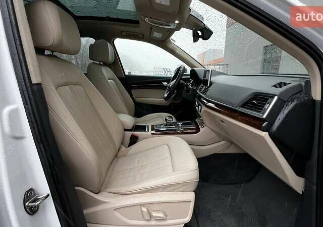 Белый Ауди Ку 5, объемом двигателя 2 л и пробегом 142 тыс. км за 25990 $, фото 65 на Automoto.ua