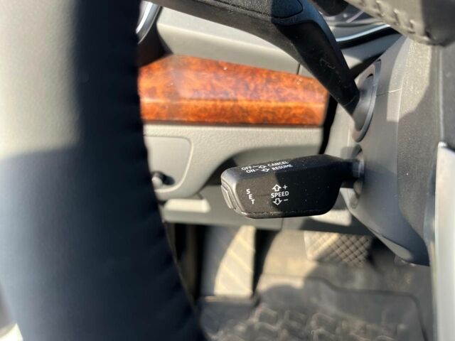 Белый Ауди Ку 5, объемом двигателя 2 л и пробегом 187 тыс. км за 27300 $, фото 31 на Automoto.ua