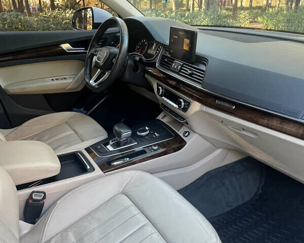 Белый Ауди Ку 5, объемом двигателя 1.98 л и пробегом 100 тыс. км за 26500 $, фото 4 на Automoto.ua