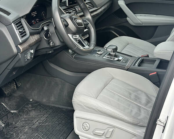 Белый Ауди Ку 5, объемом двигателя 1.98 л и пробегом 74 тыс. км за 26500 $, фото 30 на Automoto.ua