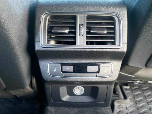 Білий Ауді Ку 5, об'ємом двигуна 2 л та пробігом 189 тис. км за 21800 $, фото 10 на Automoto.ua