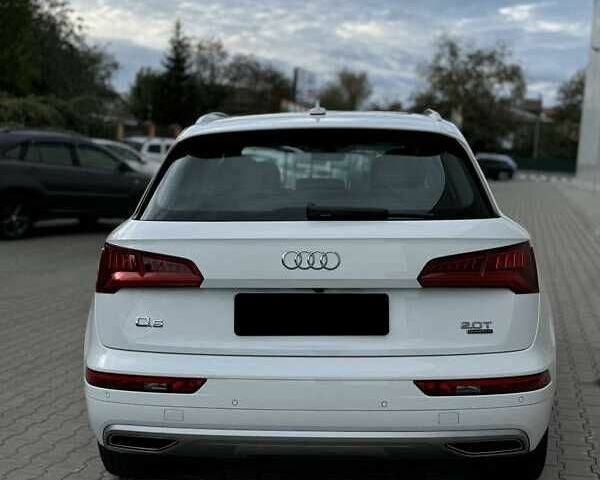 Белый Ауди Ку 5, объемом двигателя 2 л и пробегом 136 тыс. км за 15500 $, фото 7 на Automoto.ua