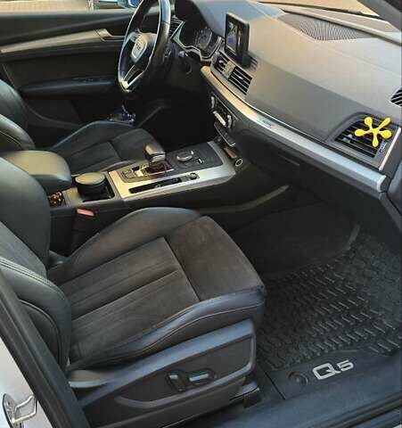 Білий Ауді Ку 5, об'ємом двигуна 1.97 л та пробігом 115 тис. км за 32000 $, фото 12 на Automoto.ua