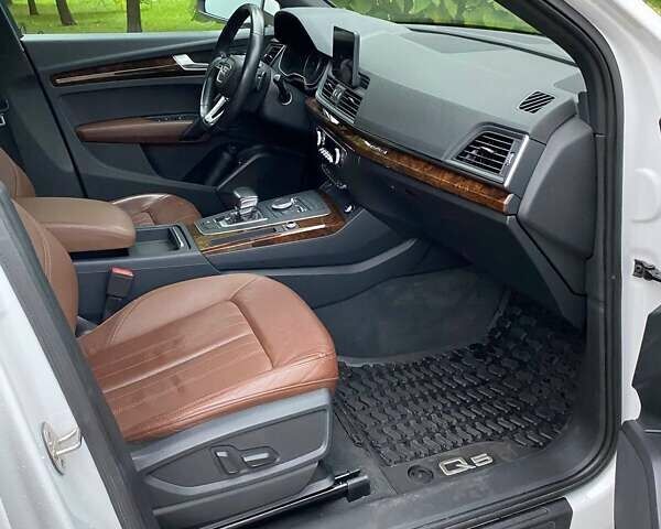 Белый Ауди Ку 5, объемом двигателя 1.98 л и пробегом 145 тыс. км за 25700 $, фото 5 на Automoto.ua