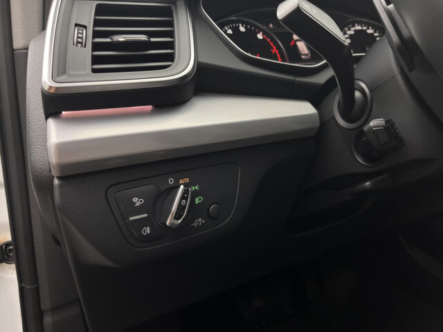 Білий Ауді Ку 5, об'ємом двигуна 2 л та пробігом 105 тис. км за 35999 $, фото 4 на Automoto.ua