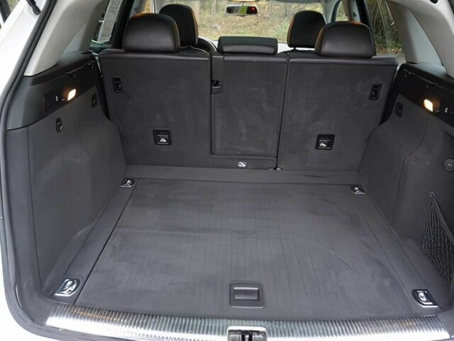 Білий Ауді Ку 5, об'ємом двигуна 2 л та пробігом 64 тис. км за 12500 $, фото 16 на Automoto.ua