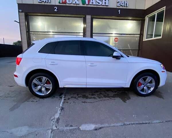Білий Ауді Ку 5, об'ємом двигуна 1.98 л та пробігом 215 тис. км за 22650 $, фото 3 на Automoto.ua