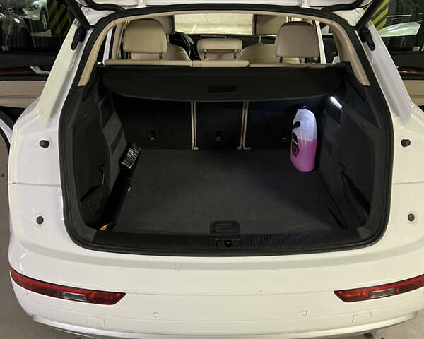 Белый Ауди Ку 5, объемом двигателя 1.98 л и пробегом 95 тыс. км за 21000 $, фото 6 на Automoto.ua