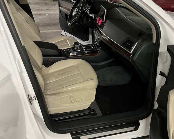 Белый Ауди Ку 5, объемом двигателя 1.98 л и пробегом 95 тыс. км за 21000 $, фото 8 на Automoto.ua