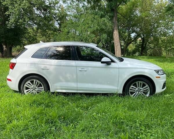 Белый Ауди Ку 5, объемом двигателя 1.98 л и пробегом 65 тыс. км за 31500 $, фото 3 на Automoto.ua