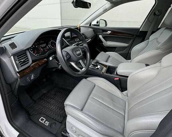 Белый Ауди Ку 5, объемом двигателя 2 л и пробегом 136 тыс. км за 15500 $, фото 11 на Automoto.ua