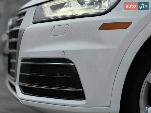Белый Ауди Ку 5, объемом двигателя 2 л и пробегом 142 тыс. км за 25990 $, фото 3 на Automoto.ua