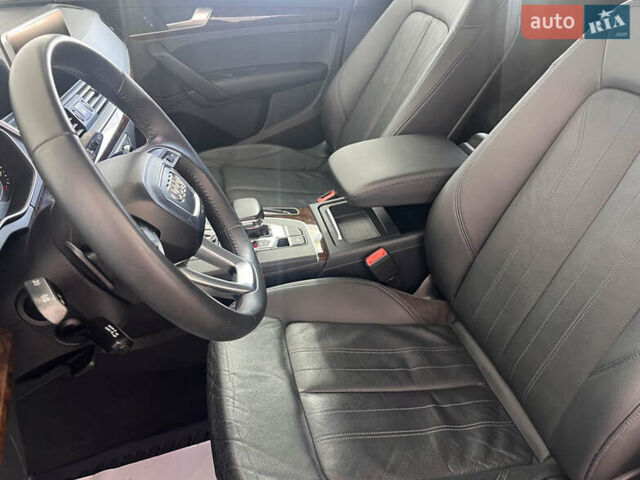 Білий Ауді Ку 5, об'ємом двигуна 2 л та пробігом 46 тис. км за 25950 $, фото 6 на Automoto.ua