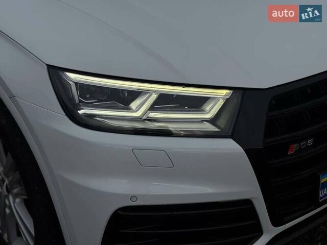 Білий Ауді Ку 5, об'ємом двигуна 2 л та пробігом 215 тис. км за 22000 $, фото 16 на Automoto.ua