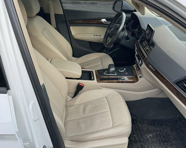 Білий Ауді Ку 5, об'ємом двигуна 1.98 л та пробігом 260 тис. км за 19000 $, фото 15 на Automoto.ua