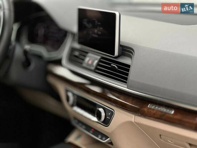 Белый Ауди Ку 5, объемом двигателя 2 л и пробегом 142 тыс. км за 25990 $, фото 70 на Automoto.ua