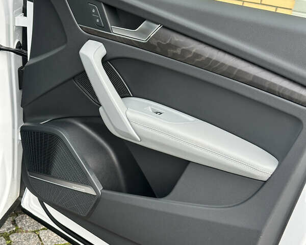 Белый Ауди Ку 5, объемом двигателя 1.98 л и пробегом 74 тыс. км за 26500 $, фото 48 на Automoto.ua