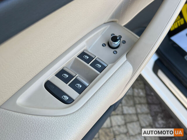 Белый Ауди Ку 5, объемом двигателя 2 л и пробегом 108 тыс. км за 29700 $, фото 24 на Automoto.ua