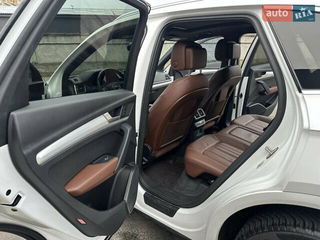 Білий Ауді Ку 5, об'ємом двигуна 2 л та пробігом 202 тис. км за 23000 $, фото 17 на Automoto.ua