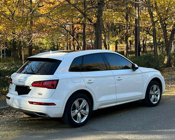 Белый Ауди Ку 5, объемом двигателя 1.98 л и пробегом 100 тыс. км за 26500 $, фото 2 на Automoto.ua