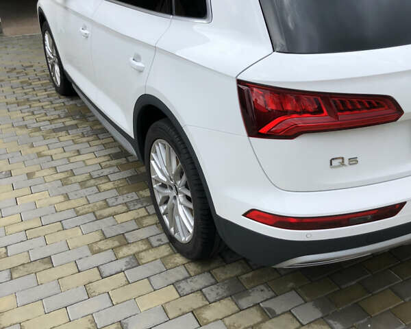 Белый Ауди Ку 5, объемом двигателя 1.97 л и пробегом 132 тыс. км за 39900 $, фото 4 на Automoto.ua