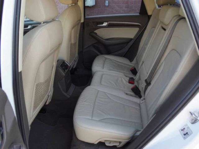 Белый Ауди Ку 5, объемом двигателя 2 л и пробегом 63 тыс. км за 14500 $, фото 11 на Automoto.ua