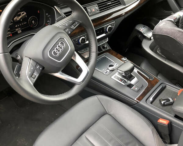 Белый Ауди Ку 5, объемом двигателя 1.97 л и пробегом 132 тыс. км за 39900 $, фото 6 на Automoto.ua