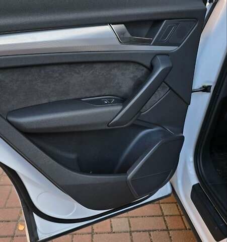 Білий Ауді Ку 5, об'ємом двигуна 1.97 л та пробігом 115 тис. км за 32000 $, фото 13 на Automoto.ua