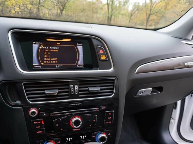 Білий Ауді Ку 5, об'ємом двигуна 2 л та пробігом 64 тис. км за 12500 $, фото 11 на Automoto.ua