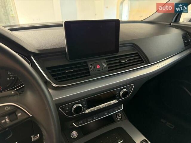 Белый Ауди Ку 5, объемом двигателя 1.97 л и пробегом 105 тыс. км за 32500 $, фото 5 на Automoto.ua