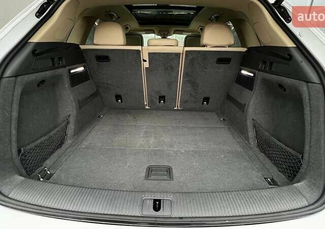 Белый Ауди Ку 5, объемом двигателя 2 л и пробегом 142 тыс. км за 25990 $, фото 52 на Automoto.ua