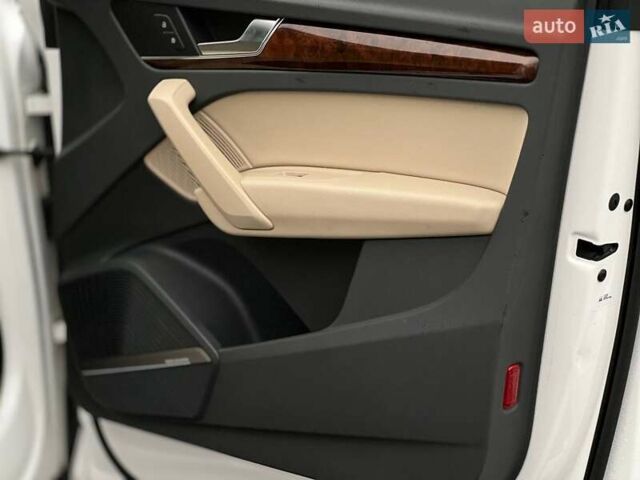 Белый Ауди Ку 5, объемом двигателя 2 л и пробегом 142 тыс. км за 25990 $, фото 66 на Automoto.ua