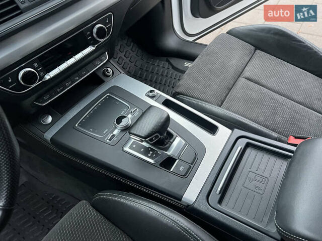 Белый Ауди Ку 5, объемом двигателя 1.97 л и пробегом 139 тыс. км за 28800 $, фото 55 на Automoto.ua