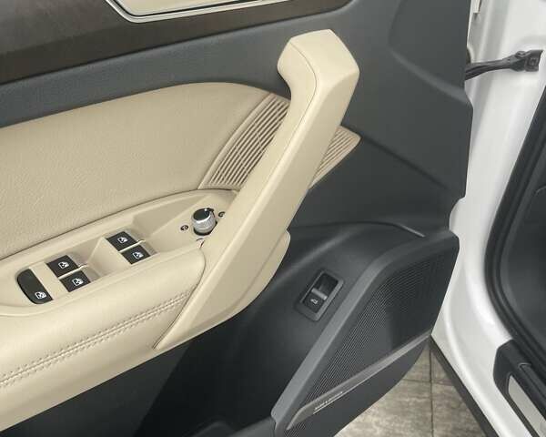 Белый Ауди Ку 5, объемом двигателя 2 л и пробегом 54 тыс. км за 27500 $, фото 12 на Automoto.ua