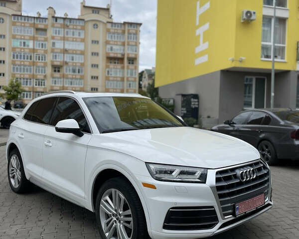 Белый Ауди Ку 5, объемом двигателя 1.98 л и пробегом 105 тыс. км за 26999 $, фото 2 на Automoto.ua