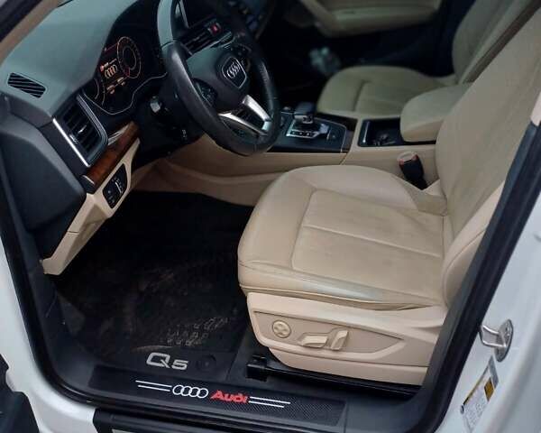 Білий Ауді Ку 5, об'ємом двигуна 1.98 л та пробігом 155 тис. км за 26200 $, фото 6 на Automoto.ua