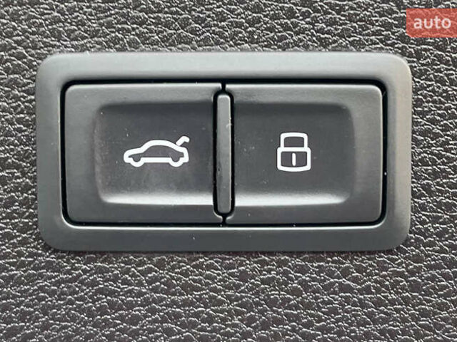 Білий Ауді Ку 5, об'ємом двигуна 2 л та пробігом 46 тис. км за 25950 $, фото 28 на Automoto.ua