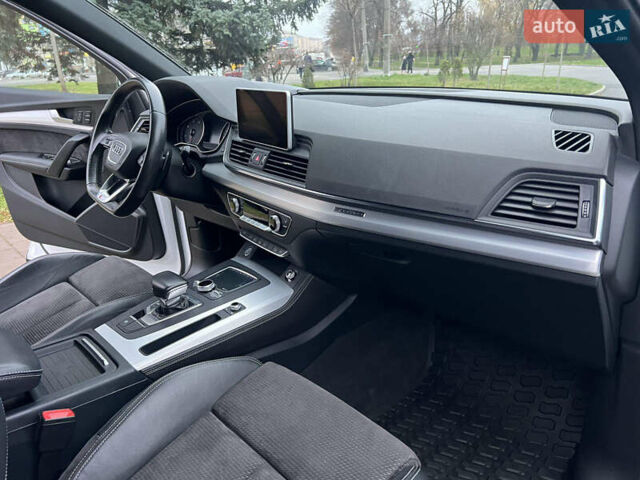 Белый Ауди Ку 5, объемом двигателя 1.97 л и пробегом 139 тыс. км за 28800 $, фото 49 на Automoto.ua