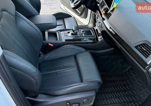 Белый Ауди Ку 5, объемом двигателя 1.98 л и пробегом 127 тыс. км за 27777 $, фото 4 на Automoto.ua