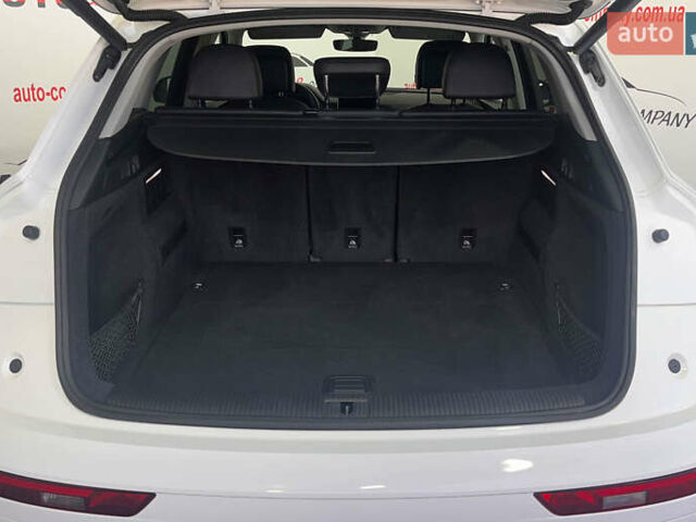 Білий Ауді Ку 5, об'ємом двигуна 2 л та пробігом 46 тис. км за 25950 $, фото 4 на Automoto.ua