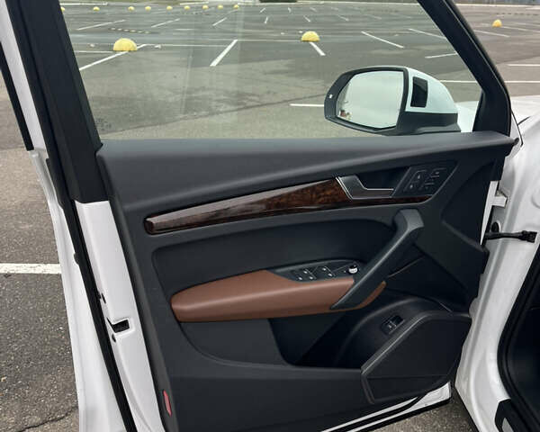 Білий Ауді Ку 5, об'ємом двигуна 1.98 л та пробігом 94 тис. км за 29800 $, фото 9 на Automoto.ua