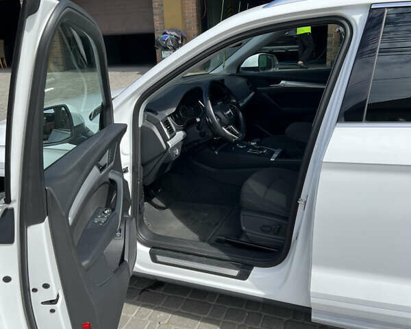 Білий Ауді Ку 5, об'ємом двигуна 1.97 л та пробігом 50 тис. км за 32900 $, фото 3 на Automoto.ua