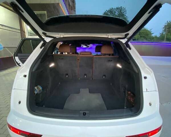 Білий Ауді Ку 5, об'ємом двигуна 1.98 л та пробігом 215 тис. км за 22650 $, фото 4 на Automoto.ua