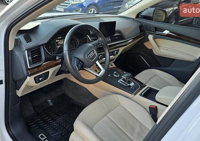 Белый Ауди Ку 5, объемом двигателя 1.98 л и пробегом 259 тыс. км за 19000 $, фото 6 на Automoto.ua