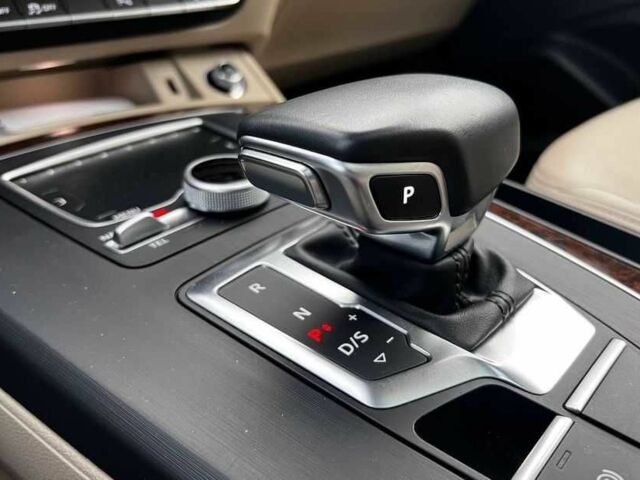 Белый Ауди Ку 5, объемом двигателя 2 л и пробегом 77 тыс. км за 16000 $, фото 10 на Automoto.ua