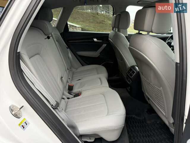 Белый Ауди Ку 5, объемом двигателя 1.98 л и пробегом 95 тыс. км за 29400 $, фото 28 на Automoto.ua